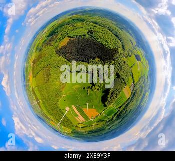 Foto aerea, riserva naturale NSG Bielsteinhöhle, foresta mista, foresta di Teutoburgo, globo, immagine fisheye, immagine a 360 gradi, piccolo mondo, piccolo p Foto Stock