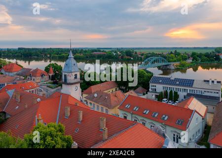 Vista aerea su Ráckeve, una piccola città in Ungheria che si trova a circa 50 chilometri a sud di Budapest, sull'isola di Csepel. Foto Stock