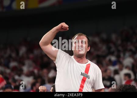 Tifoso della Georgia durante la partita UEFA Euro 2024 del gruppo F all'Arena AufSchalke di Gelsenkirchen, Germania. Data foto: Mercoledì 26 giugno 2024. Foto Stock