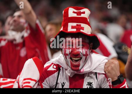 Tifoso della Georgia durante la partita UEFA Euro 2024 del gruppo F all'Arena AufSchalke di Gelsenkirchen, Germania. Data foto: Mercoledì 26 giugno 2024. Foto Stock