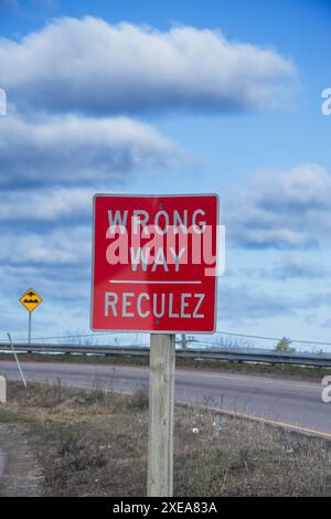 Cartello con la strada sbagliata sulla NB 106 a Moncton, New Brunswick, Canada Foto Stock