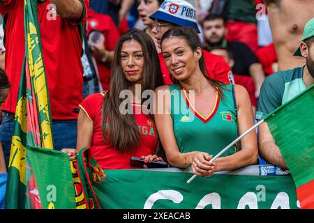 Tifosi del Portogallo Georgien vs. Portogallo, Herren, Fussball, 3. Spieltag, EURO 2024, 26.06.2024, Europameisterschaft, gruppo F foto: Eibner-Pressefoto/Bahho Kara Foto Stock