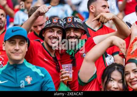 Tifosi portoghesi maschi Georgien vs. Portogallo, Herren, Fussball, 3. Spieltag, EURO 2024, 26.06.2024, Europameisterschaft, gruppo F foto: Eibner-Pressefoto/Bahho Kara Foto Stock