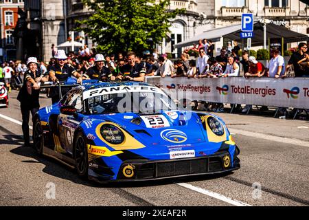 Stavelot, Belgio. 26 giugno 2024. 23 EVANS Jaxon (nzl), ERIKSSON Joel (swe), PREINNING Thomas (aut), Porsche 911 GT3 R, ambiance, sfilata durante la 24 ore di Spa 2024 CrowdStrike, 2a gara della 2024 GT World Challenge Europe Endurance Cup, dal 26 al 30 giugno 2024 sul circuito di Spa-Francorchamps, a Stavelot, Belgio - foto Damien Saulnier/DPPI credito: DPPI Media/Alamy Live News Foto Stock