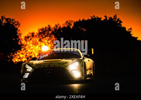 Stavelot, Belgio. 26 giugno 2024. 48 AUER Lucas (aut), ENGEL Marco (deu), MORAD Daniel (CAN), Mercedes AMG GT3 EVO, azione, sfilata durante la 24 ore di Spa CrowdStrike 2024, 2a gara della 2024 GT World Challenge Europe Endurance Cup, dal 26 al 30 giugno 2024 sul circuito di Spa-Francorchamps, a Stavelot, Belgio - foto Damien Saulnier/DPPI credito: DPPI Media/Alamy Live News Foto Stock