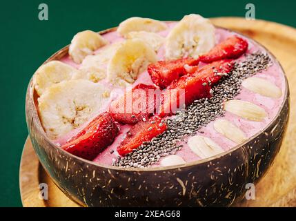 Recipiente per frullati di fragole con semi di chia Foto Stock