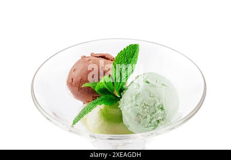 Tre palline di gelato in un bicchiere trasparente Foto Stock