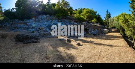 Zante, Grecia - 20 giugno 2024: Veduta del cimitero miceneo di Kampi nell'isola di Zante, in Grecia Foto Stock