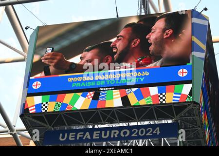 Tabellone segnapunti durante la partita UEFA Euro Germany 2024 tra Georgia 2-0 Portogallo all'Arena AufSchalke il 26 giugno 2024 a Gelsenkirchen, Germania. Crediti: Maurizio Borsari/AFLO/Alamy Live News Foto Stock