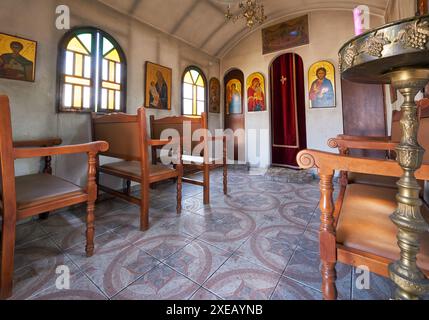 L'interno della piccola chiesa privata nel villaggio di Kolossi. Distretto di Limassol. Cipro Foto Stock