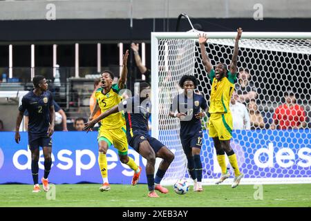 Las Vegas, Nevada, Stati Uniti. 26 giugno 2024. I membri del Team Jamaica protestano per una mancata chiamata durante la CONMEBOL Copa America Group B Stage Match all'Allegiant Stadium tra Ecuador e Giamaica il 26 giugno 2024 a Las Vegas, Nevada. Christopher Trim/CSM (immagine di credito: © Christopher Trim/Cal Sport Media). Crediti: csm/Alamy Live News Foto Stock