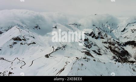 Strada di alta montagna nelle Alpi austriache Foto Stock