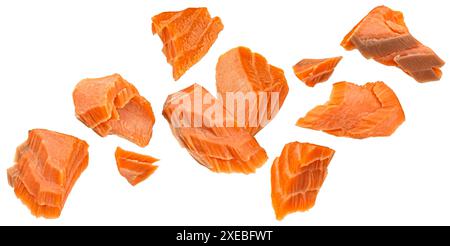 Pezzi di salmone affumicato isolati su fondo bianco Foto Stock