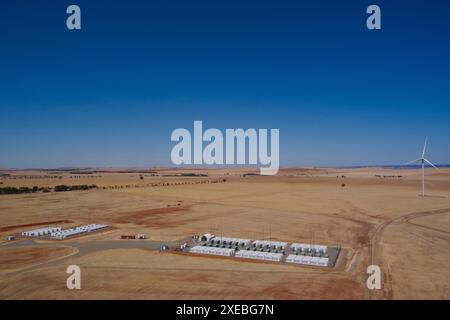 Aerial of the World First Tesla Big Battery BESS presso la Hornsdale Power Reserve vicino a Jamestown South Australia Foto Stock