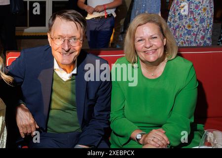 Evento - BILD Sommerfest 2024 Karl Lauterbach und Nancy Faeser beim BILD hilft e.V. Ein Herz für Kinder Sommerfest auf den Wannseeterrassen AM 25.06.1986 a Berlino. *** Evento BILD Summer Party 2024 Karl Lauterbach e Nancy Faeser al BILD hilft e V Ein Herz für Kinder Summer Party al Wannseeterrassen il 25 06 1986 a Berlino Copyright: XEventpressxKochanx Foto Stock