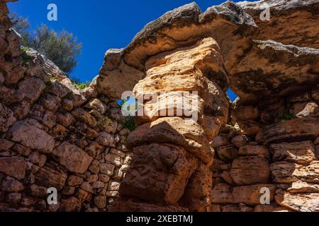 Talaiot dell'era talaiotica (età del ferro). Sito archeologico Hospitalet Vell Foto Stock