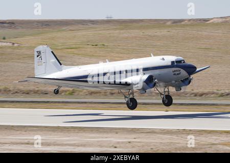 ESKISEHIR, TURKIYE - 17 SETTEMBRE 2023: M.S.O Air and Space Museum Douglas DC-3A (2204) esposto al Sivrihisar SHG Airshow Foto Stock