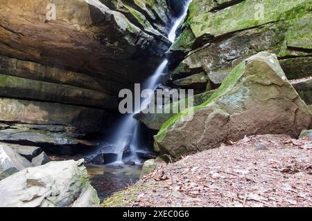 Rotto Rock Falls, Old Man's Cave, Hocking Hills State Park, Ohio Foto Stock