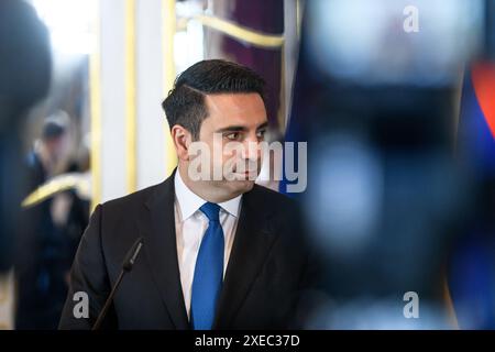 RIGA, LETTONIA. 26 giugno 2024. Alen Simonyan, presidente dell'Assemblea nazionale della Repubblica d'Armenia e Daiga Mierina, presidente del Parlamento lettone, durante il briefing stampa. Foto Stock