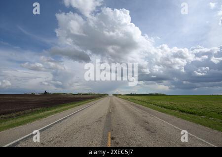 In rapido mutamento del tempo in Alberta, Canada. Foto Stock