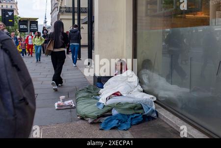 Senzatetto per le strade di Londra, Inghilterra, Regno Unito Foto Stock