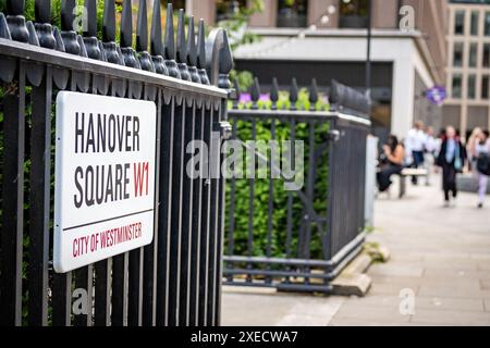 LONDRA - 18 GIUGNO 2024 Hanover Square nel centro-ovest di Londra. Vicino a Regent Street, Oxford Street e alla stazione di Bond Street Foto Stock