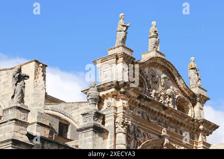 Dettagli architettonici della Chiesa del Priorato a Puerto de Santa Maria Foto Stock