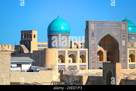 Bukhara, Uzbekistan, vecchia città storica con architettura antica tradizionale Foto Stock
