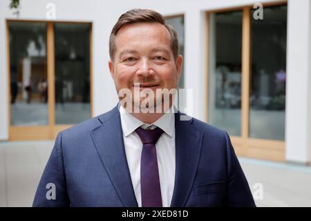 Uli Grötsch, Polizeibeauftragter des Bundes beim Deutschen Bundestag, Deutschland, Berlino, Bundespressekonferenz, Thema: Bericht des Polizeibeauftragten des Bundes im Deutschen Bundestag *** Uli Grötsch, Commissario federale di polizia del Bundestag tedesco, Germania, Berlino, Conferenza stampa federale, relazione del Commissario federale della polizia al Bundestag tedesco Foto Stock