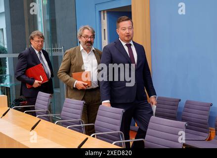 Uli Grötsch, Polizeibeauftragter des Bundes beim Deutschen Bundestag, Deutschland, Berlino, Bundespressekonferenz, Thema: Bericht des Polizeibeauftragten des Bundes im Deutschen Bundestag *** Uli Grötsch, Commissario federale di polizia del Bundestag tedesco, Germania, Berlino, Conferenza stampa federale, relazione del Commissario federale della polizia al Bundestag tedesco Foto Stock