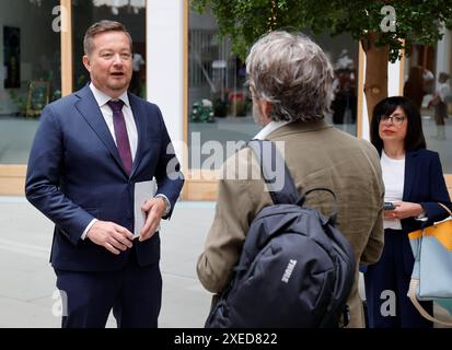 Uli Grötsch, Polizeibeauftragter des Bundes beim Deutschen Bundestag, Deutschland, Berlino, Bundespressekonferenz, Thema: Bericht des Polizeibeauftragten des Bundes im Deutschen Bundestag *** Uli Grötsch, Commissario federale di polizia del Bundestag tedesco, Germania, Berlino, Conferenza stampa federale, relazione del Commissario federale della polizia al Bundestag tedesco Foto Stock