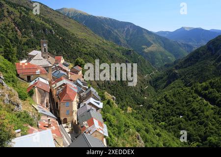 Il villaggio di Roubion nel parco nazionale del Mercantour, Alpes-Maritimes, PACA, Francia Europa Foto Stock