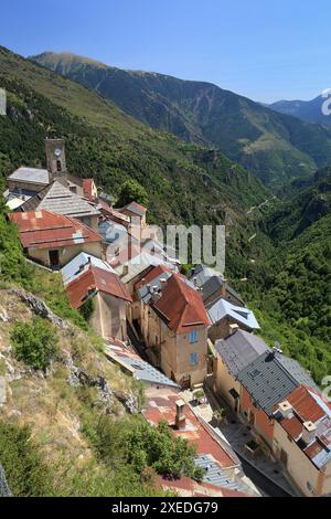 Il villaggio di Roubion nel parco nazionale del Mercantour, Alpes-Maritimes, PACA, Francia Europa Foto Stock