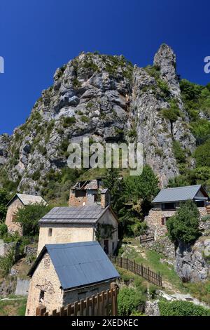 Il villaggio di Roubion nel parco nazionale del Mercantour, Alpes-Maritimes, PACA, Francia Europa Foto Stock