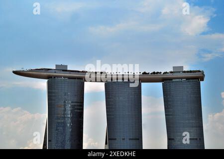 Hotel Marina Bay Sands visto dalla crociera sul fiume Singapore, dal molo Clark Quay, Singapore Foto Stock