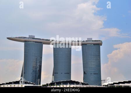 Hotel Marina Bay Sands visto dalla crociera sul fiume Singapore, dal molo Clark Quay, Singapore Foto Stock