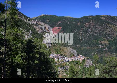 Il villaggio di Roubion nel parco nazionale del Mercantour, Alpes-Maritimes, PACA, Francia Europa Foto Stock