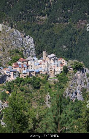 Il villaggio di Roubion nel parco nazionale del Mercantour, Alpes-Maritimes, PACA, Francia Europa Foto Stock