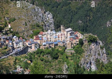 Il villaggio di Roubion nel parco nazionale del Mercantour, Alpes-Maritimes, PACA, Francia Europa Foto Stock