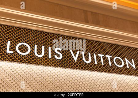 LAS VEGAS, NEVADA, USA - 13 MAGGIO 2019: Logo Louis Vuitton in negozio nell'hotel Wynn a Las Vegas. Louis Vuittonis è una moda francese Foto Stock