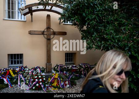 Praha, Repubblica Ceca. 27 giugno 2024. Atto commemorativo in memoria del politico Milada Horakova giustiziato dopo un processo comunista nel 1950 si è tenuto nella prigione Pankrac di Praga, in Repubblica Ceca, il 27 giugno 2024. Crediti: Ondrej Deml/CTK Photo/Alamy Live News Foto Stock