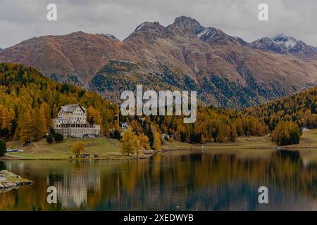 Hotel Waldhaus am SEE dall'altra parte del lago St Moritz, Svizzera Foto Stock