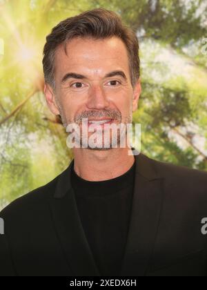 Florian Silbereisen visita l'ospizio per bambini della Fondazione Pfeiffer di Magdeburgo il 04/05/2024 Foto Stock