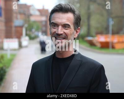 Florian Silbereisen visita l'ospizio per bambini della Fondazione Pfeiffer di Magdeburgo il 04/05/2024 Foto Stock