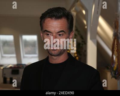 Florian Silbereisen visita l'ospizio per bambini della Fondazione Pfeiffer di Magdeburgo il 04/05/2024 Foto Stock