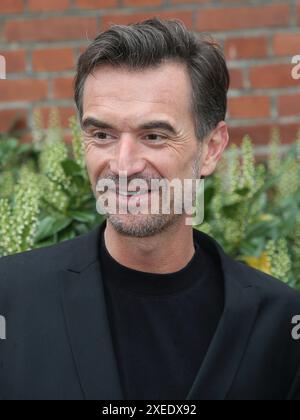 Florian Silbereisen visita l'ospizio per bambini della Fondazione Pfeiffer di Magdeburgo il 04/05/2024 Foto Stock