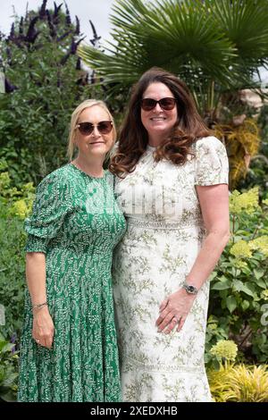 Stoke Poges, Regno Unito. 27 giugno 2024. Gli ospiti potranno godersi la giornata al Boodles Tennis allo Stoke Park di Stoke Poges, Buckinghamshire. Crediti: Maureen McLean/Alamy Live News Foto Stock