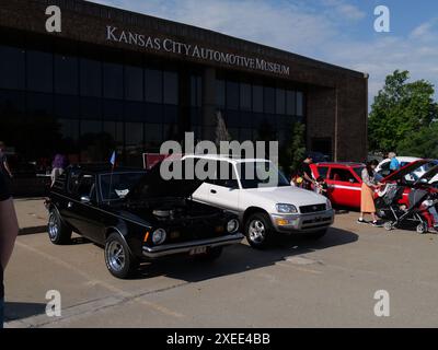 Olathe, Kansas - 8 giugno 2024: Kansas City Automotive Museum Cars & Coffee Event - stranezze e oggetti oscuri Foto Stock