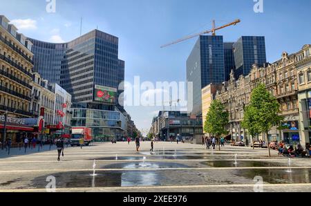 Bruxelles, Belgio, 17 giugno 2019, De Brouckereplein vivace di attività nel cuore di Bruxelles Foto Stock