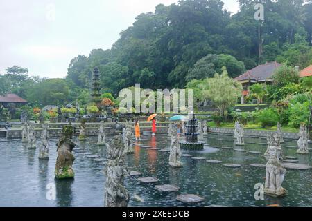 Bali in Indonesia - 5 febbraio 2024: Pioggia intensa durante il mosaico piovoso di febbraio Foto Stock